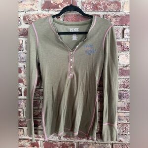 💗 PINK Victoria’s Secret Olive Thermal Henley | Little Pink Bird Graphic | M